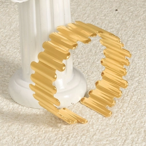 Irregular 18k gold wave pattern stainless steel open bangle for women with high-gloss finish