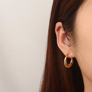 Elegant 18K gold plated stainless steel U-shape hoop earrings with snake skin texture