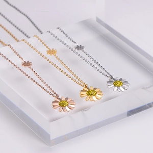 Daisy titanium steel necklace set in rose gold, gold, and silver finishes for women