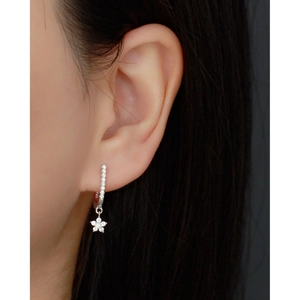 Elegant S925 sterling silver U-shaped earrings with diamond flower pendant on model