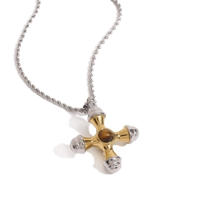 Collier croix bicolore en or 18K et acier inoxydable avec pierre oeil de tigre et chaîne