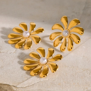 Elegant 18k gold stainless steel sunflower earrings with white pearl centers