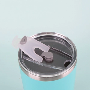 Close-up of a 30oz insulated tumbler with transparent lid and gray sliding closure