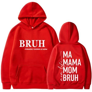 Sweat à capuche rouge avec imprimé MAMA MOMMY BRUH devant et derrière à plat