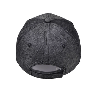 Vue détaillée de la casquette de baseball en denim noir avec bande velcro réglable et coutures