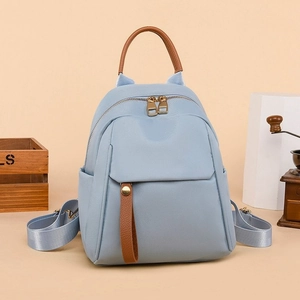 Zaino da donna chic azzurro grande capacità con finiture marroni e dettagli dorati