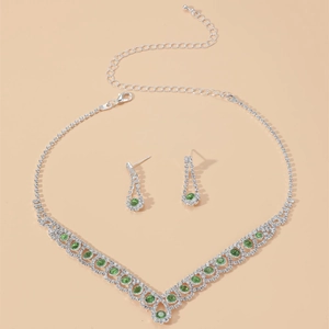 Parure élégante avec collier et boucles d'oreilles en argent et pierres vertes