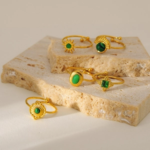 Set of 5 adjustable gold-plated stainless steel rings with green turquoise and sunburst patterns
