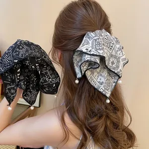 Paisley Bandana Print Hair Claw Clip With Imitation Artificial Pearl Pendants Fabric Covered Acrylic Elegant Hair Accessories For Women