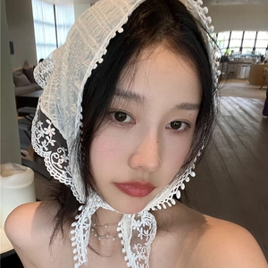 White lace triangular headscarf for women, pastoral style sun protection floral hair band.