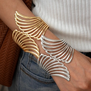 Wing Bangle Alloy Hollow Out Metallic Statement Open Cuff Adjustable Jewelry For Women Vintage Punk Style Fashion Accessory