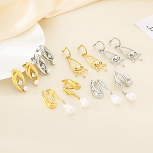 Boucles d'oreilles œil porte-bonheur en acier avec perles et zircone sur de la soie
