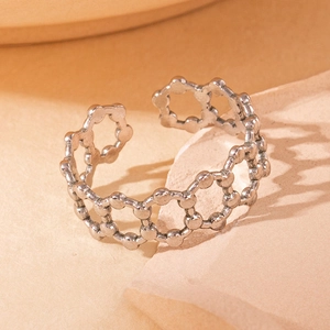 Minimalist silver titanium steel open ring featuring a unique geometric bubble chain design