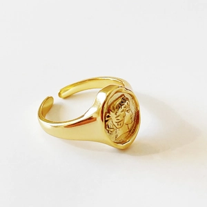 Irregular 925 sterling silver ring with vintage gold relief portrait and open design