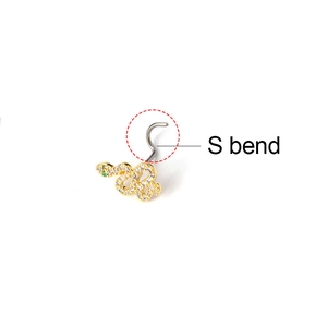 Detailed view of 20G gold snake nose stud featuring an S-bend screw post for secure fit