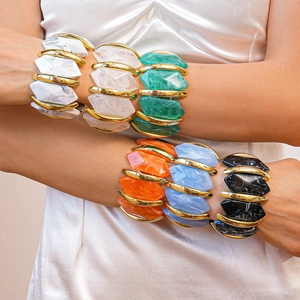 Bracelets élastiques losanges en acrylique de six couleurs avec cadres dorés