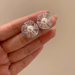Elegant silver flower stud earrings with blue hollow petals and white pearls for women