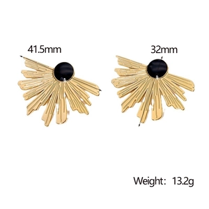 Detailed size view of gold fan-shaped earrings with black center and 41.5mm width