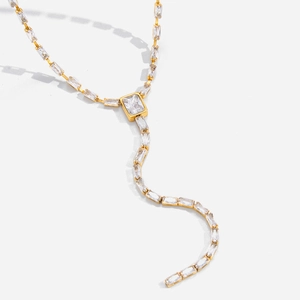 Collier en Y chic en acier inoxydable doré 18 carats avec zircons rectangulaires