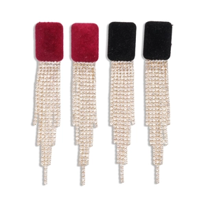 Boucles d'oreilles carrées en velours avec franges en strass doré en rouge et noir