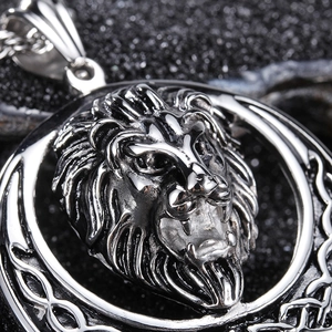 Hip hop lion head pendant in silver stainless steel with detailed mane and round frame