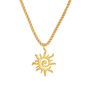Collier avec pendentif soleil doré et chaîne torsadée en acier inoxydable tissé