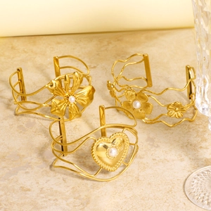 18K gold plated stainless steel open bangles with hollow heart flower and pearl accents