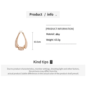 Detailed chart showing alloy material, 63.5g weight and 63.5cm length for gold necklace