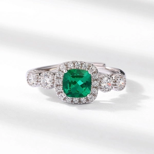 Vintage emerald-cut green gem ring in S925 sterling silver with sparkling accents