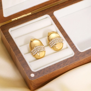 Boucles d'oreilles gland en acier inoxydable plaqué or 18k avec zircon brillant