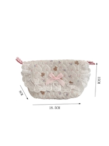 Trousse à maquillage matelassée beige avec motif d'ours, dentelle et dimensions 18,5x15x8 cm