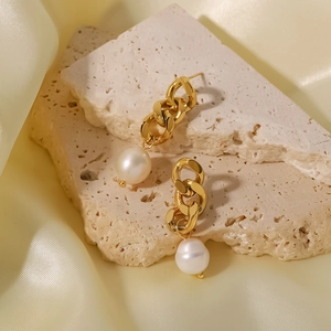 Elegant 18K gold-plated chunky Cuban chain drop earrings with natural baroque pearls