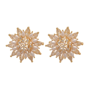 Elegant 18k gold plated flower stud earrings with sparkling zircons and white pearls