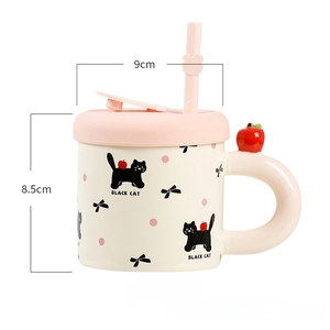 Detailed view of cute cat ceramic mug with pink lid, straw and 380ml capacity scale