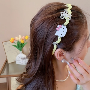 Detailed view of yellow pleated headband with cute cartoon cat and pearl bow hair accessory