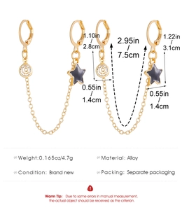Détail des boucles d'oreilles étoile dorées avec chaîne et dimensions du produit