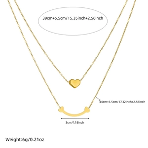 Collier double épaisseur en acier inoxydable doré avec coeur et mesures de dimensions