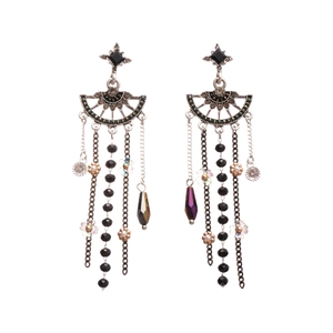 Boucles d'oreilles longues à pampilles de style gothique avec cristaux noirs et argent