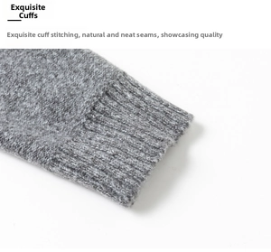 Nahaufnahme der grauen Strickpullover-Manschette mit gerippter Textur und weichem Stoff