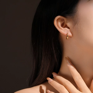 Elegant gold twisted s925 silver hoop earrings with sparkling zircon on model