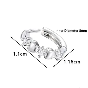 Silberne Herz-Creolen mit funkelnden Zirkoniasteinen und 8 mm Innendurchmesser-Design