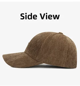 Seitenansicht der braunen Baseballkappe mit Fischgrätenmuster und hochwertiger Textur