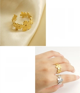 Detail of 18K gold plated stainless steel flower rings with anti-tarnish coating