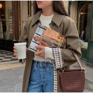 Brauner Damen-Trenchcoat mit Revers und einreihiger Knopfleiste im Streetstyle-Look