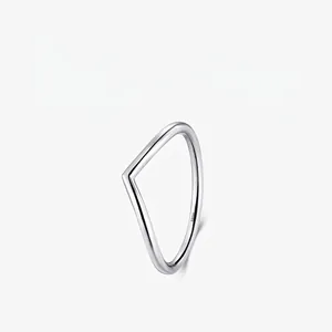 Minimalist S925 sterling silver V-shape geometric arrow ring with polished finish