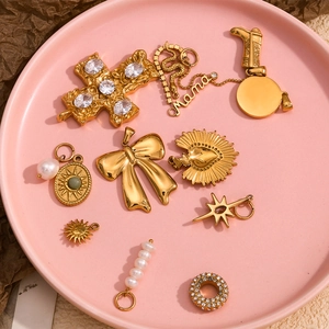 18K gold plated stainless steel pendants with pearls and zircon in a pink display tray