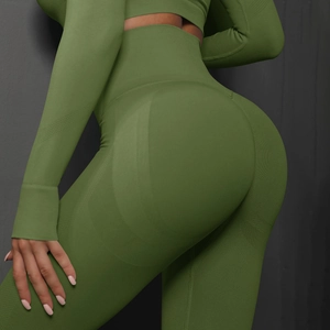 Détails du legging de yoga sans couture vert olive avec effet push-up et maille respirante