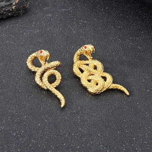Pendentif serpent hip-hop vintage doré avec yeux en pierre rouge et écailles fines