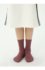 Detail of dusty pink ribbed knit crew socks for kids made of breathable cotton fabric