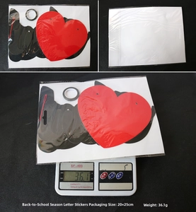 Detailed view of school banners packaging measuring 20x25cm and weighing 36.1 grams